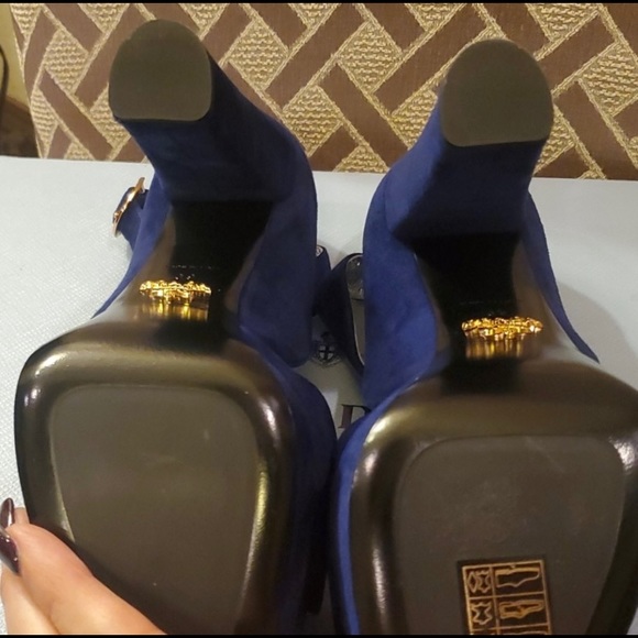 Prada heels - Picture 2 of 4